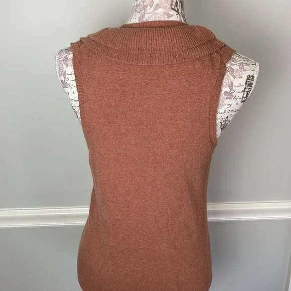 Banana Republic Petite Small Rose Sweater Vest - Picture 4 of 6